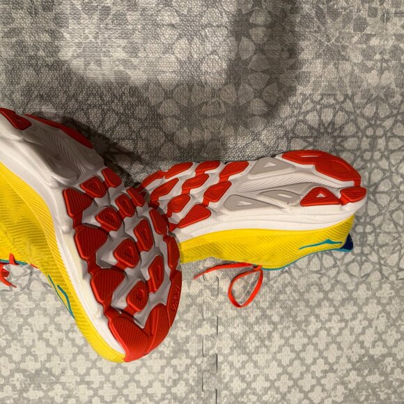 LIMITED EDITION HOKA CLIFTON 9; UNWORN OUTSIDE - SIZE 12.5 RARE YELLOW COLORWAY